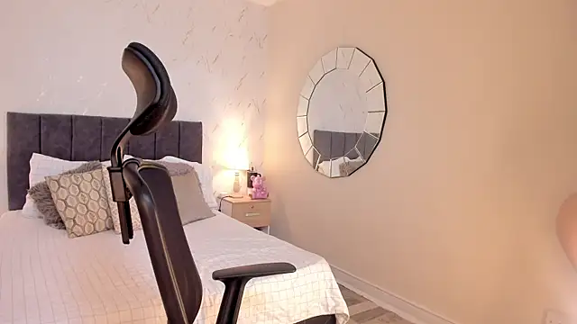 Snapshot of CyntiaAdams chatting on 09/11/25, 03:12 CyntiaAdams online show from 09/11/25, 03:12