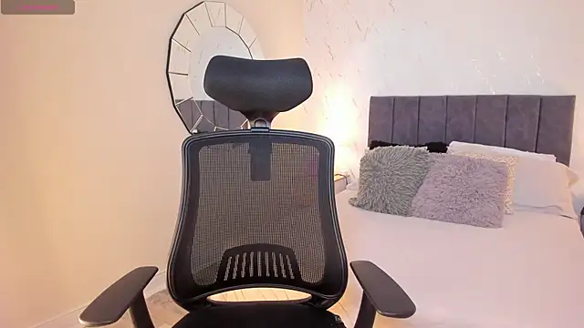 Snapshot of CyntiaAdams chatting on 09/19/25, 07:47 CyntiaAdams online show from 09/19/25, 07:47