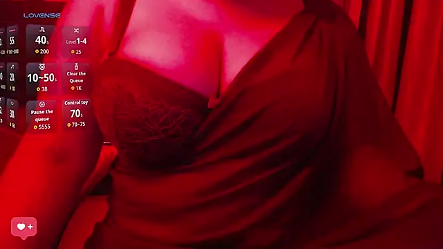 Snapshot of Alexandra007 chatting on 11/05/25, 12:10 Alexandra007 online show from 11/05/25, 12:10