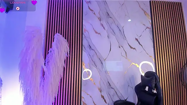 LiaFlowers online show from 04/21/26, 01:53