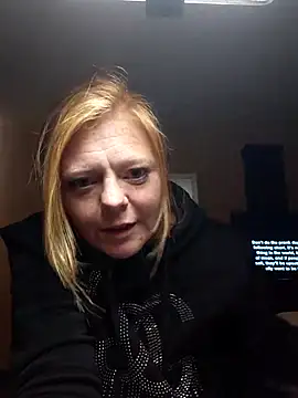 Snapshot of I_am_HER318 chatting on 10/30/25, 09:37 I am HER318 online show from 10/30/25, 09:37