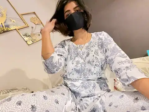 Snapshot of MaYaa__11 chatting on 03/18/25, 05:21 MaYaa 11 online show from 03/18/25, 05:21