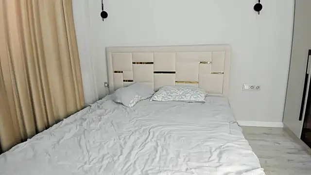 Lola Peach online show from 04/02/26, 02:42