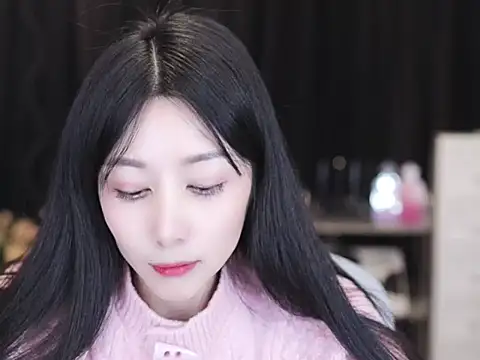 Nuyoah-77 online show from 12/17/25, 02:23