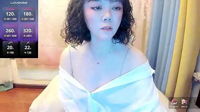Snapshot of Pennyee chatting on 02/25/25, 12:45 Pennyee online show from 02/25/25, 12:45