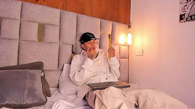 Noah Tokisha online show from 12/02/24, 03:58