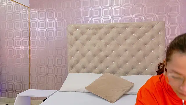 SaaraBrown online show from 11/09/25, 12:14