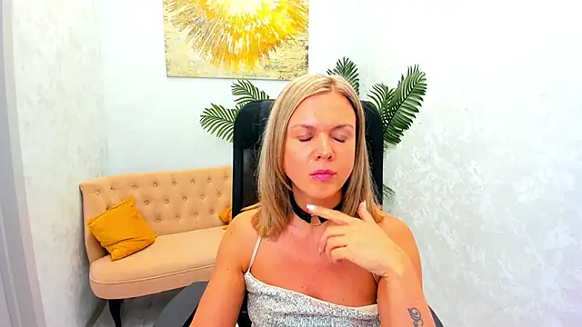 Snapshot of AgathaKlouin chatting on 03/20/25, 07:25 AgathaKlouin online show from 03/20/25, 07:25