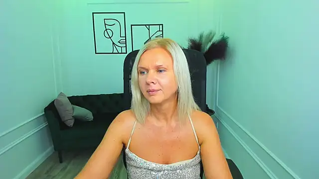 Snapshot of AgathaKlouin chatting on 09/18/25, 07:38 AgathaKlouin online show from 09/18/25, 07:38