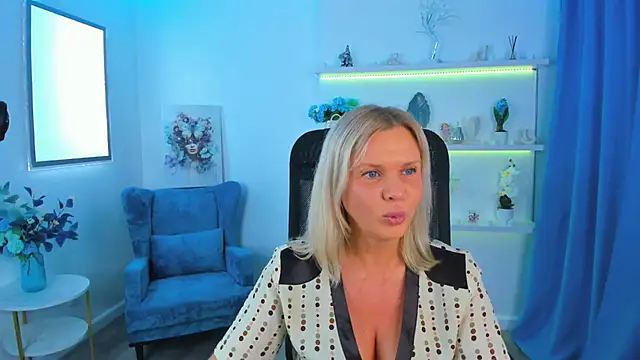 Snapshot of AgathaKlouin chatting on 10/11/25, 07:12 AgathaKlouin online show from 10/11/25, 07:12