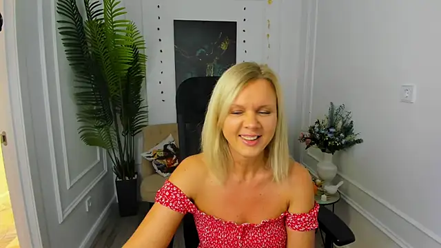 Snapshot of AgathaKlouin chatting on 10/14/25, 07:14 AgathaKlouin online show from 10/14/25, 07:14