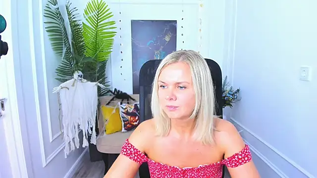 Snapshot of AgathaKlouin chatting on 10/19/25, 07:14 AgathaKlouin online show from 10/19/25, 07:14