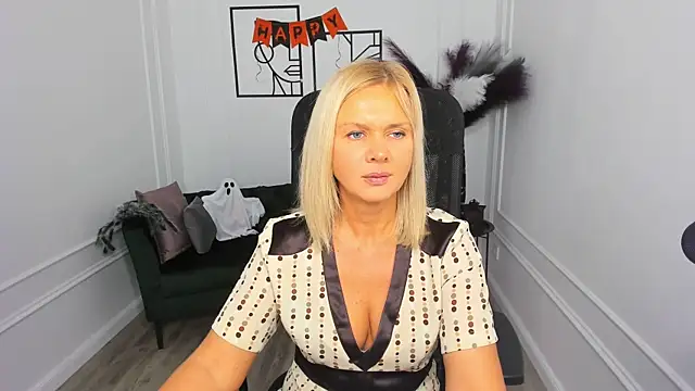 Snapshot of AgathaKlouin chatting on 10/23/25, 07:23 AgathaKlouin online show from 10/23/25, 07:23