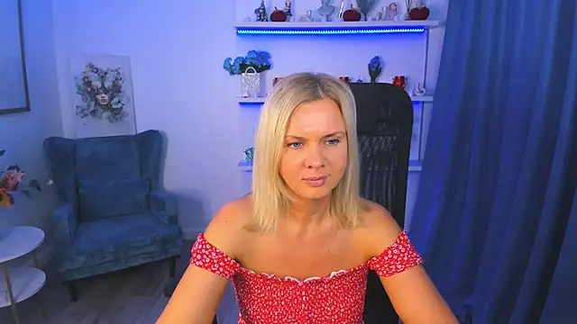 Snapshot of AgathaKlouin chatting on 10/28/25, 07:49 AgathaKlouin online show from 10/28/25, 07:49