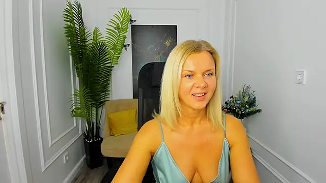 Snapshot of AgathaKlouin chatting on 11/25/25, 07:14 AgathaKlouin online show from 11/25/25, 07:14