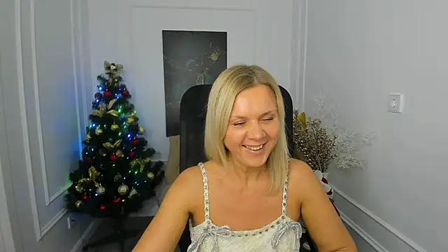 Snapshot of AgathaKlouin chatting on 12/04/25, 07:22 AgathaKlouin online show from 12/04/25, 07:22