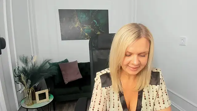 AgathaKlouin online show from 03/28/26, 11:32