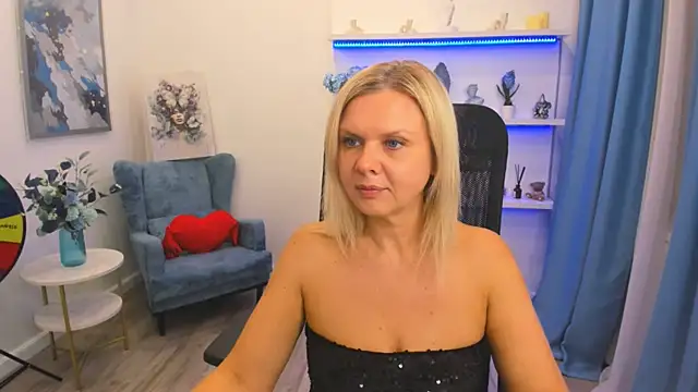 AgathaKlouin online show from 04/16/26, 07:36