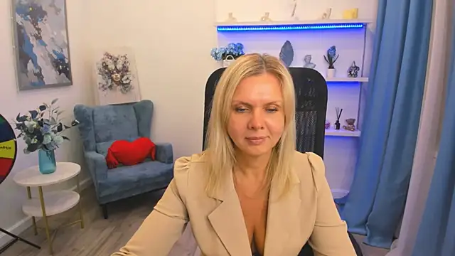 AgathaKlouin online show from 04/16/26, 09:39