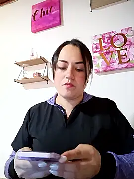 Snapshot of Lesly_10- chatting on 06/12/26, 05:01 Lesly 10- online show from 06/12/26, 05:01