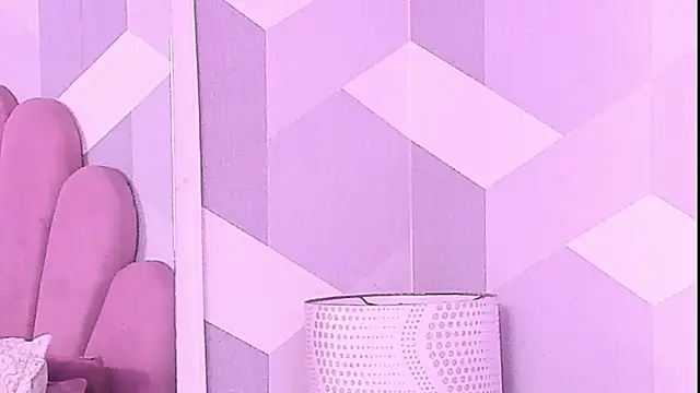 Snapshot of KylieMonnett chatting on 07/04/26, 12:06 KylieMonnett online show from 07/04/26, 12:06