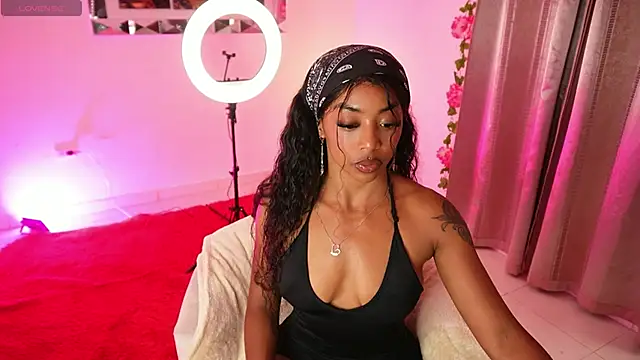 Alondrasparrow2 online show from 01/14/25, 08:59