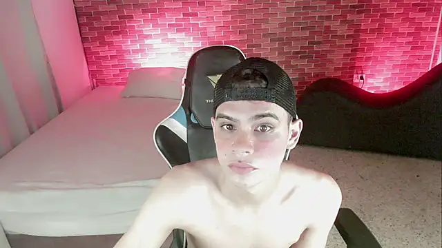 zacariasss  online show from 10/01/25, 04:07