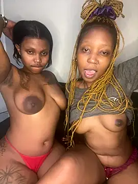 Snapshot of InkLady444 chatting on 11/28/25, 12:13 InkLady444 online show from 11/28/25, 12:13