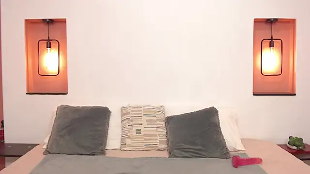 Miley Collins online show from 12/14/24, 04:20