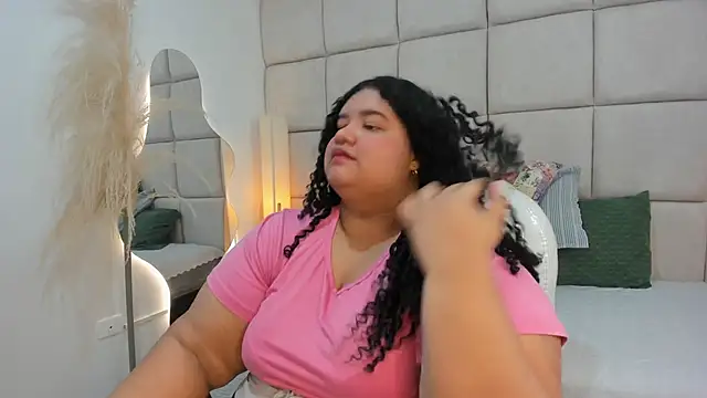 Miley Collins online show from 12/03/25, 07:56