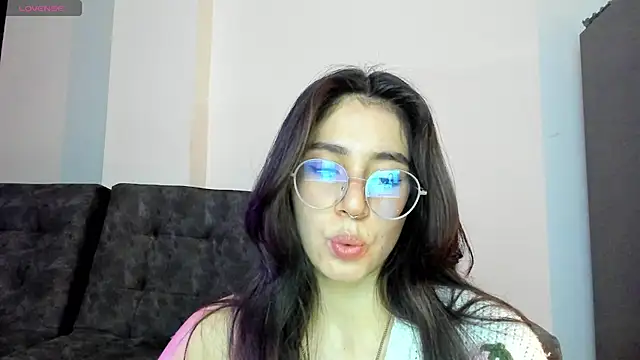 Snapshot of emmadiaz1 chatting on 12/03/24, 01:30 emmadiaz1 online show from 12/03/24, 01:30