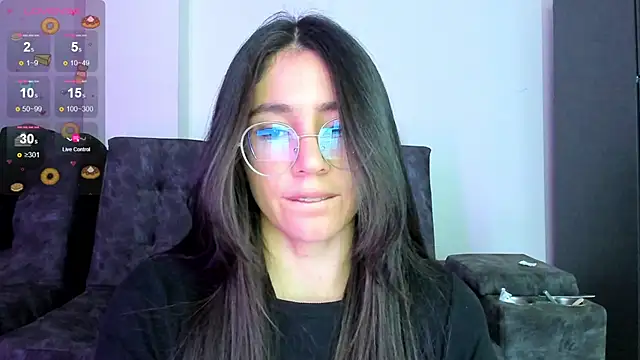 Snapshot of emmadiaz1 chatting on 01/07/25, 01:49 emmadiaz1 online show from 01/07/25, 01:49