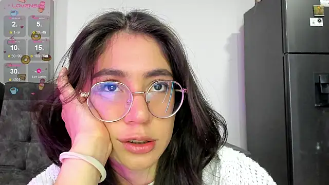 Snapshot of emmadiaz1 chatting on 01/10/25, 12:27 emmadiaz1 online show from 01/10/25, 12:27