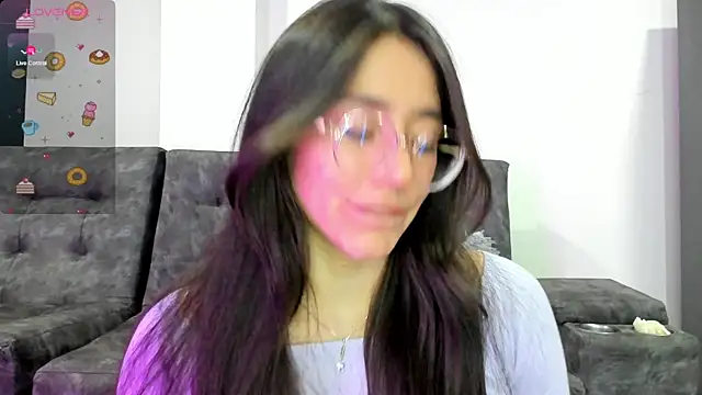 Snapshot of emmadiaz1 chatting on 01/18/25, 12:02 emmadiaz1 online show from 01/18/25, 12:02