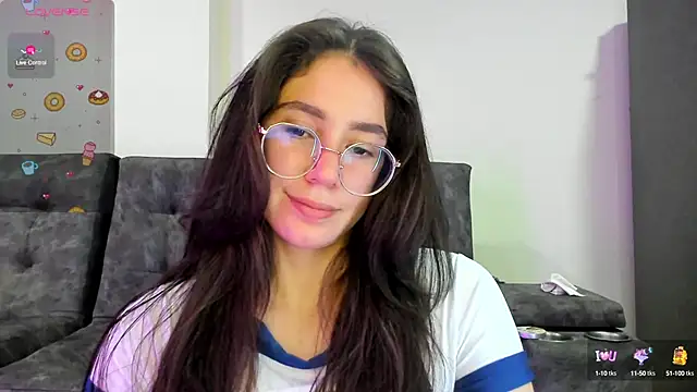 Snapshot of emmadiaz1 chatting on 02/24/25, 04:27 emmadiaz1 online show from 02/24/25, 04:27