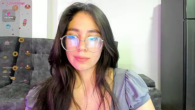 Snapshot of emmadiaz1 chatting on 02/25/25, 07:52 emmadiaz1 online show from 02/25/25, 07:52