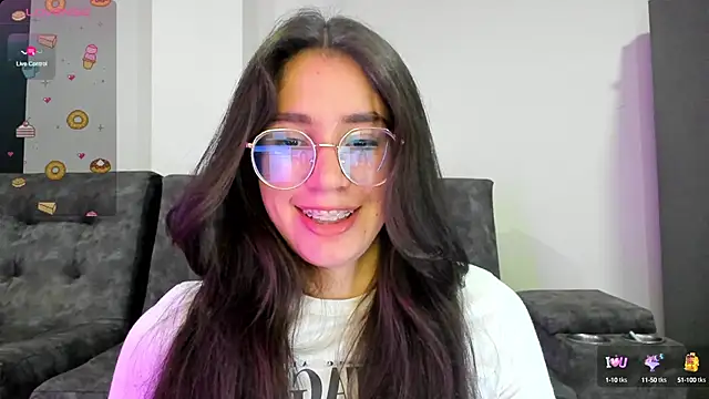 Snapshot of emmadiaz1 chatting on 02/28/25, 02:31 emmadiaz1 online show from 02/28/25, 02:31