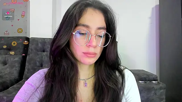 Snapshot of emmadiaz1 chatting on 03/01/25, 01:00 emmadiaz1 online show from 03/01/25, 01:00