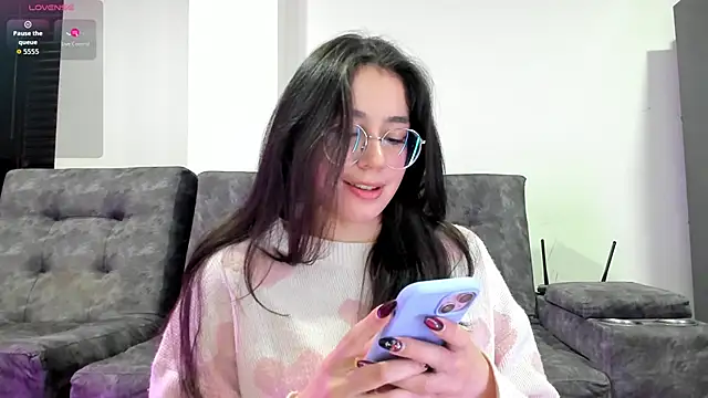 Snapshot of emmadiaz1 chatting on 09/26/25, 02:48 emmadiaz1 online show from 09/26/25, 02:48