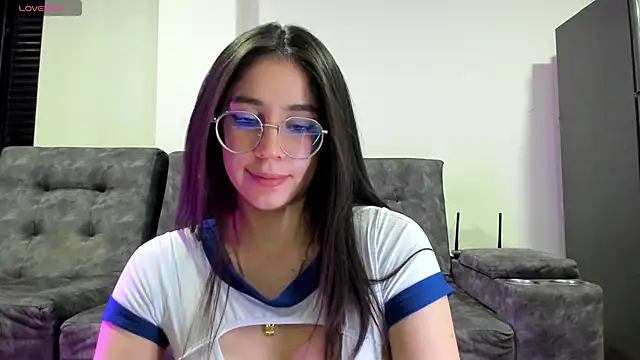 Snapshot of emmadiaz1 chatting on 10/04/25, 05:27 emmadiaz1 online show from 10/04/25, 05:27