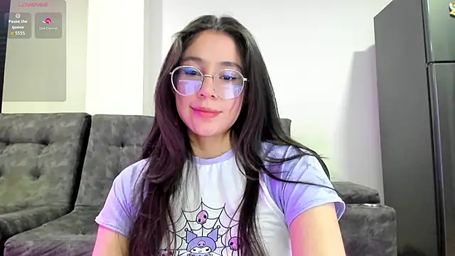 Snapshot of emmadiaz1 chatting on 10/29/25, 02:47 emmadiaz1 online show from 10/29/25, 02:47