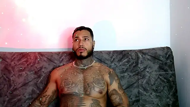 Snapshot of Exotic_tatto27121 chatting on 12/19/24, 05:29 Exotic tatto27121 online show from 12/19/24, 05:29