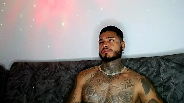 Snapshot of Exotic_tatto27121 chatting on 01/19/25, 07:36 Exotic tatto27121 online show from 01/19/25, 07:36