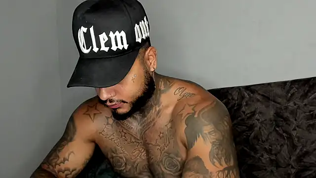 Snapshot of Exotic_tatto27121 chatting on 09/11/25, 04:23 Exotic tatto27121 online show from 09/11/25, 04:23