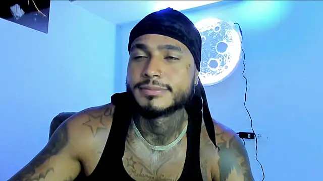 Snapshot of Exotic_tatto27121 chatting on 06/25/26, 06:29 Exotic tatto27121 online show from 06/25/26, 06:29