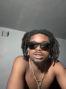 Snapshot of SluttyLyfe4L chatting on 05/17/26, 11:06 SluttyLyfe4L online show from 05/17/26, 11:06