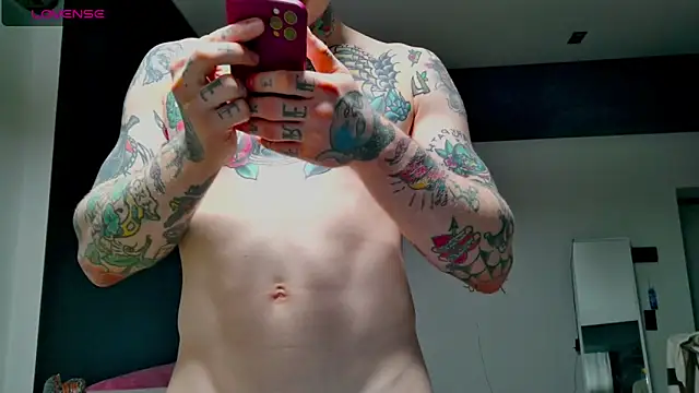 Snapshot of white_King9999 chatting on 10/27/25, 03:43 white King9999 online show from 10/27/25, 03:43