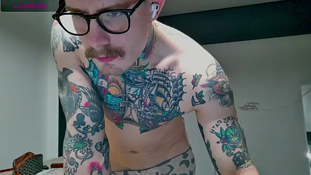 Snapshot of white_King9999 chatting on 11/03/25, 03:41 white King9999 online show from 11/03/25, 03:41