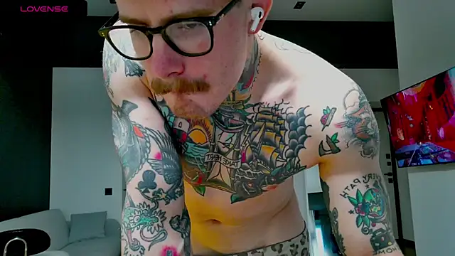 Snapshot of white_King9999 chatting on 11/04/25, 01:21 white King9999 online show from 11/04/25, 01:21