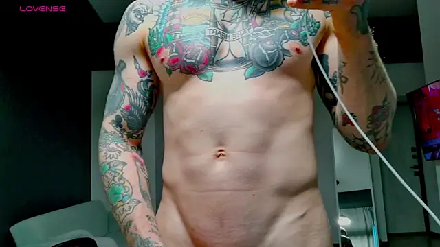 Snapshot of white_King9999 chatting on 11/06/25, 01:23 white King9999 online show from 11/06/25, 01:23